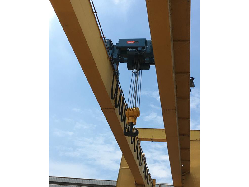 Main mechanism of overhead hoist for moving goods